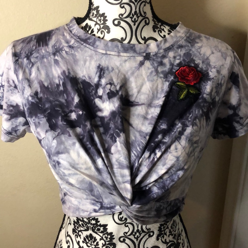 Extremely crop shirt